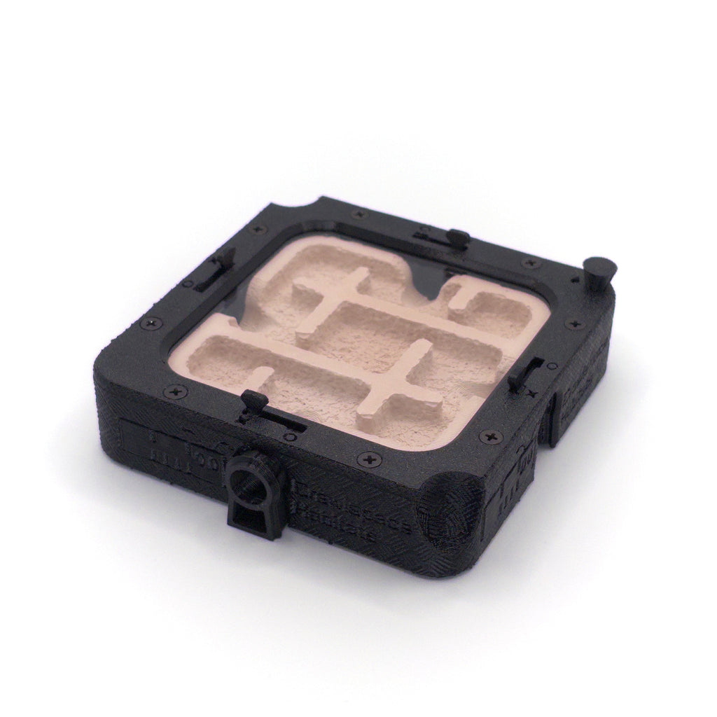 Black FlexGrid Nest 4×4 with Labyrinth Mini insert